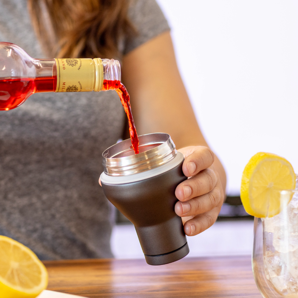 cocktail-shaker-lid-a5 Cocktail_Shaker_lifestyle_2_b714e13d-dd84-4844-956f-11cddc294041.png